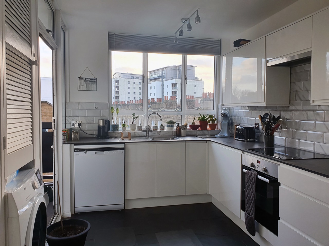 Additional image 6 of 2 Bed Flat, Commercial Road, E1, N1 7GU