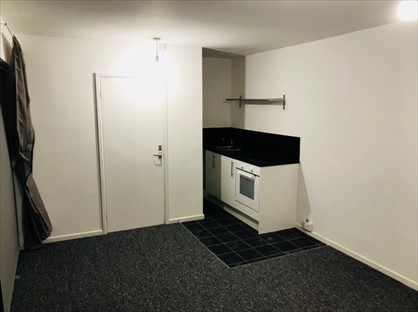 Room in a Shared House, School Street, WV13