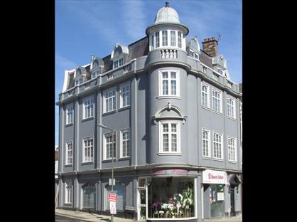 Studio Flat, Brent Street, NW4