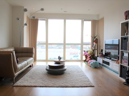 2 Bed Flat, Railway Terrace, SL2