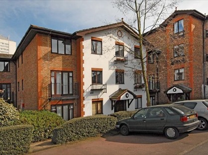 1 Bed Flat, Parkview Court, SW18