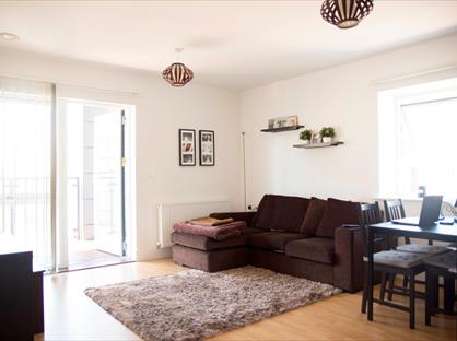 2 Bed Flat, Firwood Lane, RM3