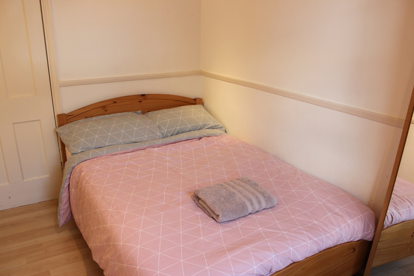London Room in a Shared House, Kingfield Street, E14 To Rent Now