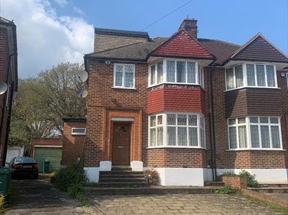 4 Bed Semi-Detached House, Linkside, N12