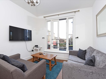 3 Bed Flat, Falcon Road, SW11