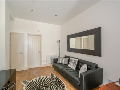 1 Bed Flat, Commercial Road, E14