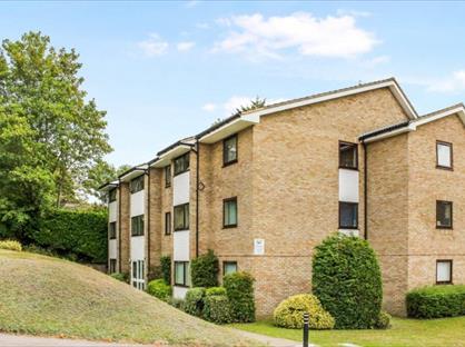 3 Bed Flat, Greencroft, GU14