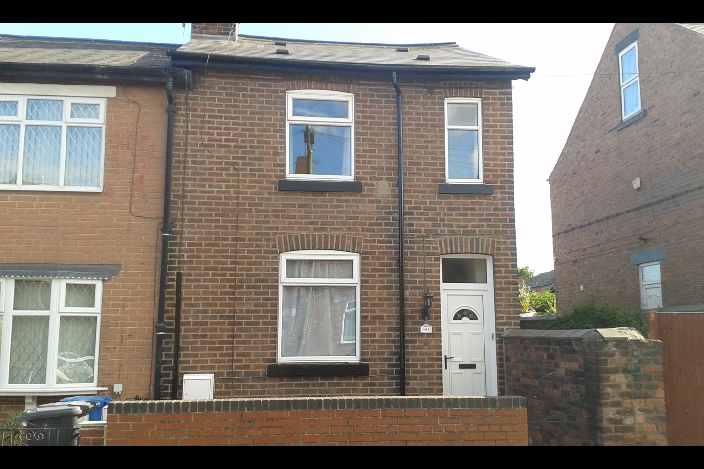 2 Bed End Terrace, Smith St, S35, N1 7GU