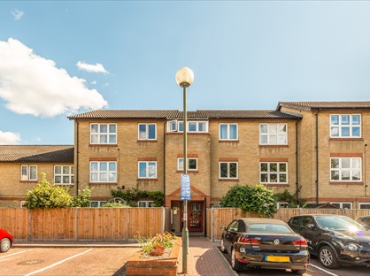 1 Bed Flat, Ivybridge Close, TW1