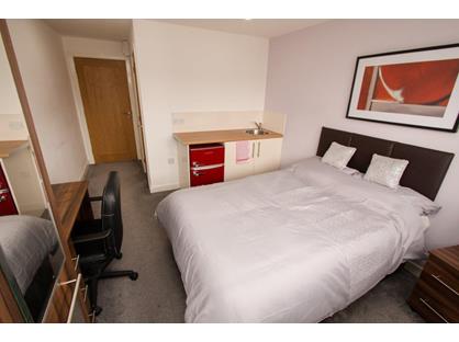 Studio Flat, Ratton Street, ST1