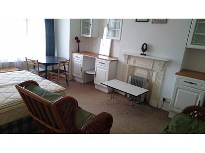 1 Bed Terraced House, Balfour Road, IG1