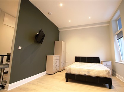 Studio Flat, Yelverton Road, BH1