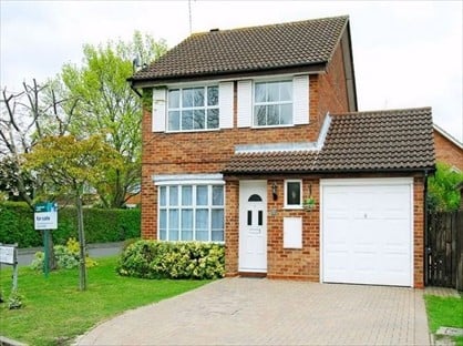 3 Bed Detached House, Coniston Close, GU14