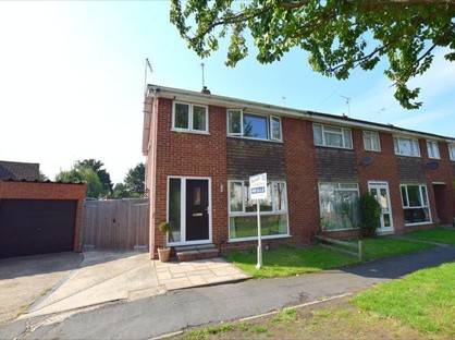3 Bed Terraced House, Hardy Close, HP21