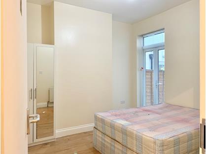 Room in a Shared House, Dorchester Grove, W4