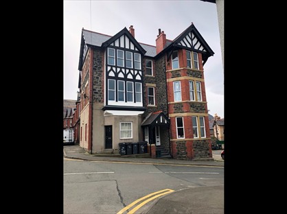 1 Bed Flat, Station Road East, LL34