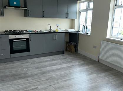 3 Bed Flat, Greenford Road, UB6
