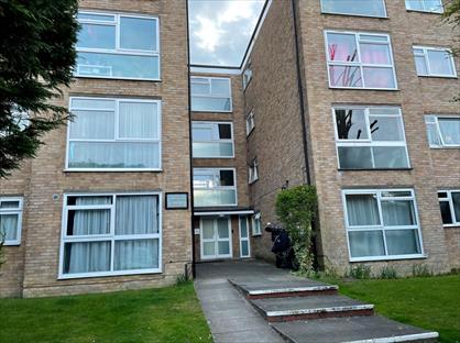 2 Bed Flat, Lindsay Court, SM1
