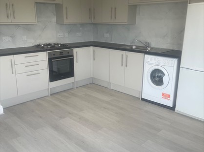 2 Bed Flat, Clarendon Court, SM4