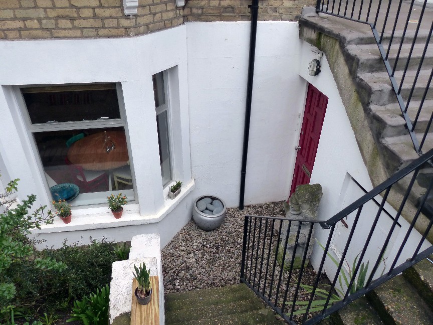 2 Bed Flat, Newington Green, N5 photo 3