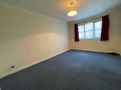 Studio Flat, Newcourt, UB8