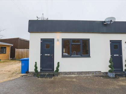 1 Bed End Terrace, Finn's Business Park, GU10