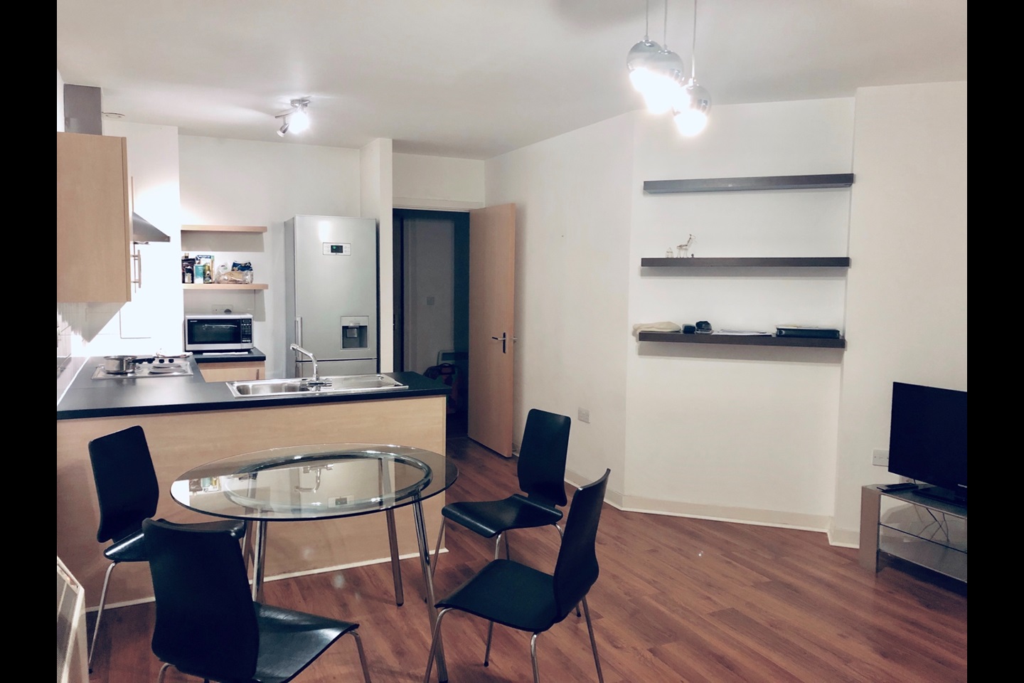 2 Bed Flat, Queenstown Road, SW11 photo 5