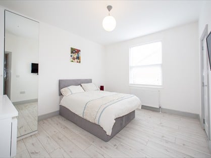 4 Bed Terraced House, Croft Street, LN2