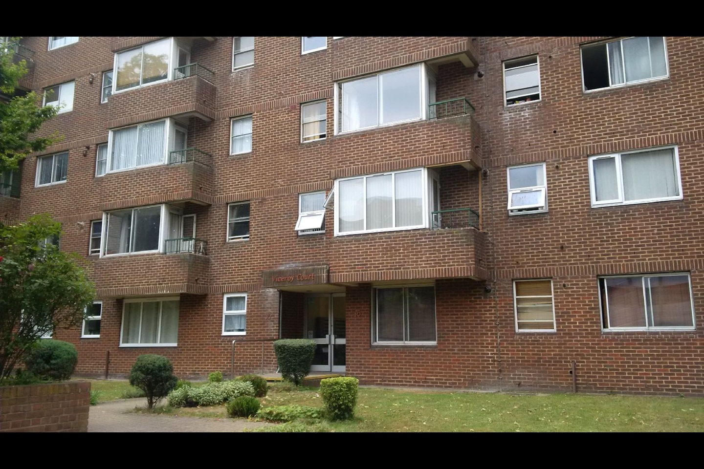 East Croydon 1 Bed Flat, Dingwall Road, CR0 To Rent Now for £1,050.