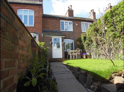 2 Bed Terraced House, Castle Road, CV8