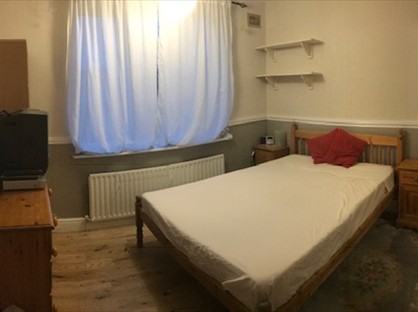 Room in a Shared Flat, Lynton Road, W3