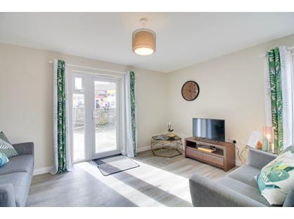 1 Bed Flat, Church Road, PL12