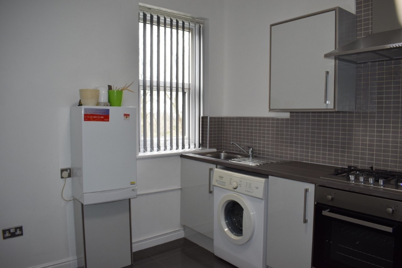 1 Bed Flat, Linnet Lane, L17 photo 3