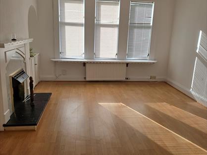 2 Bed Flat, Warlock Drive, PA11