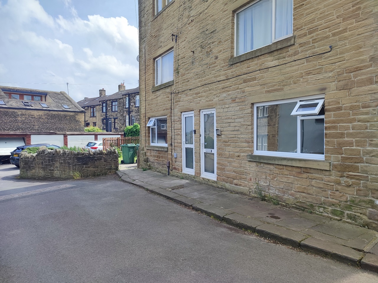 Pudsey 2 Bed Flat, Calverley, LS28 To Rent Now for £800.00 p/m