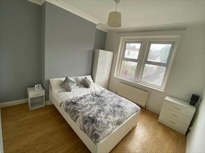 5 Bed Semi-Detached House, Fishponds Road, BS5