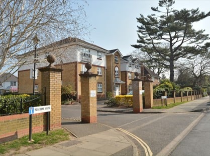 1 Bed Flat, Rosebank Close, TW11