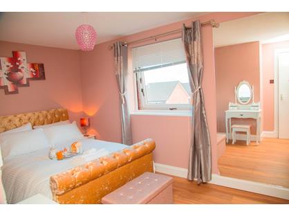 2 Bed Flat, Laighpark View, PA3