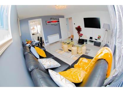 2 Bed Flat, Laighpark View, PA3