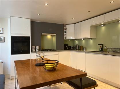 2 Bed Flat, Hazlebury Road, SW6