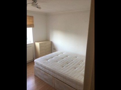 Room in a Shared House, Hainult Road, E11