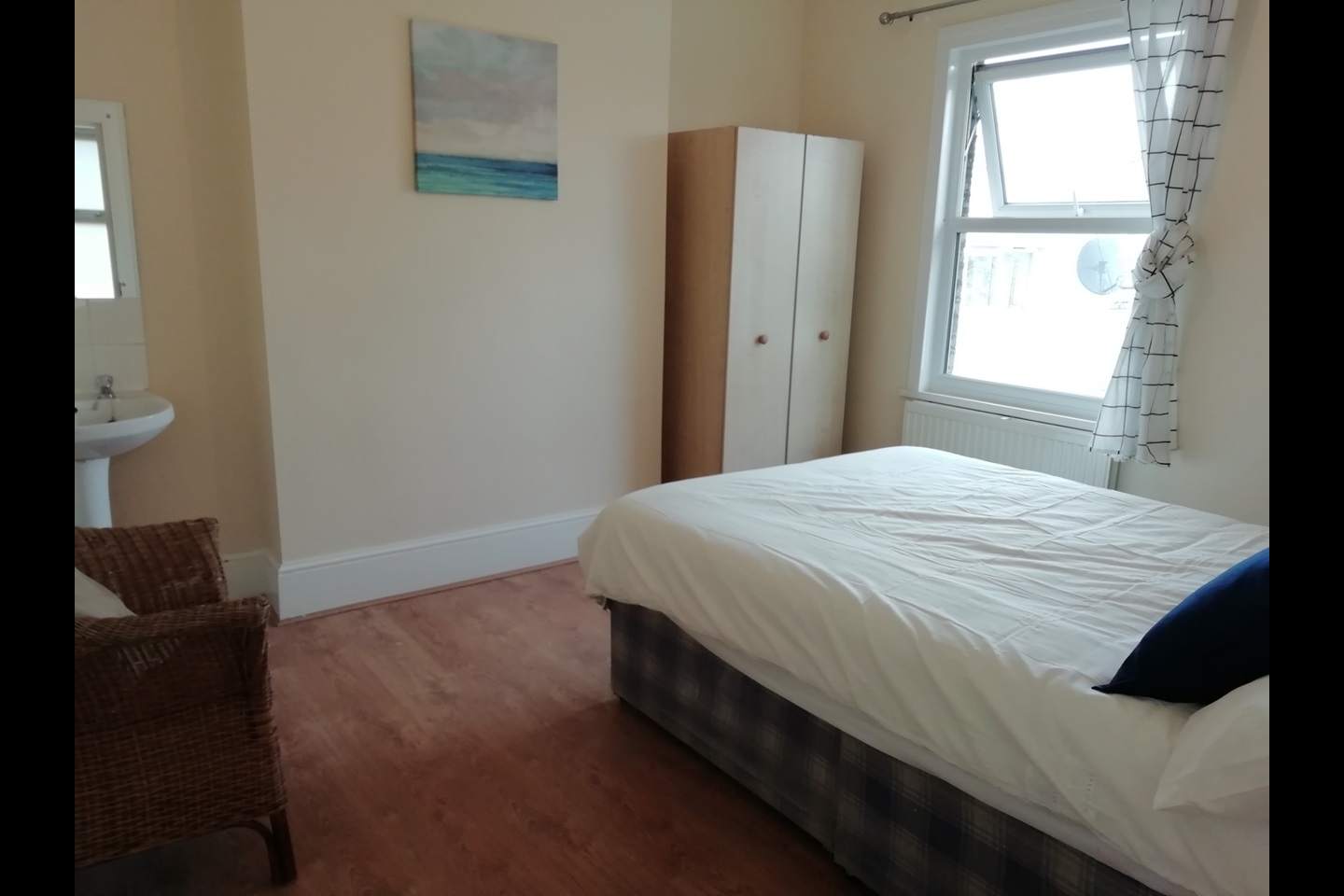 London Room in a Shared House, Hutton Grove, N12 To Rent Now for £