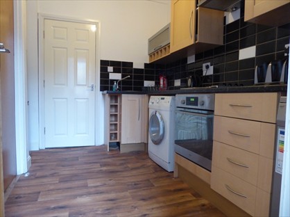 2 Bed Flat, Manchester Road, HD4