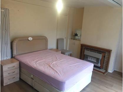 Room in a Shared House, Denmark Gardens, SM5