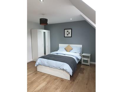 Room in a Shared House, Leacroft, TW18