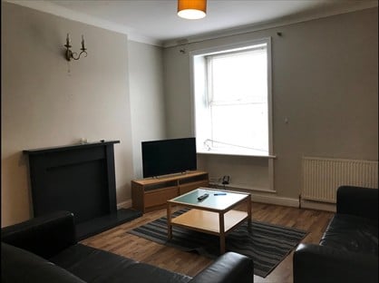 1 Bed Flat, Bradford Rd, LS28