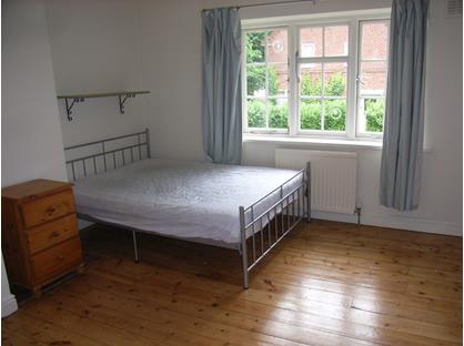 Room in a Shared House, Lilac Street, W12