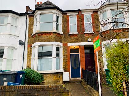 3 Bed Terraced House, Long Lane, N2