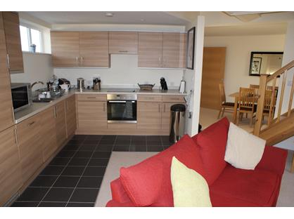 2 Bed Flat, Church Square, PO19