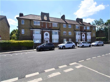 2 Bed Flat, Brathway Road, SW18